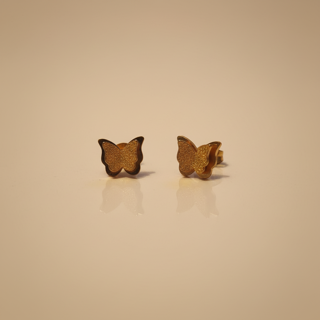 Boucles d'oreilles acier inoxydable motif papillon brillants.
