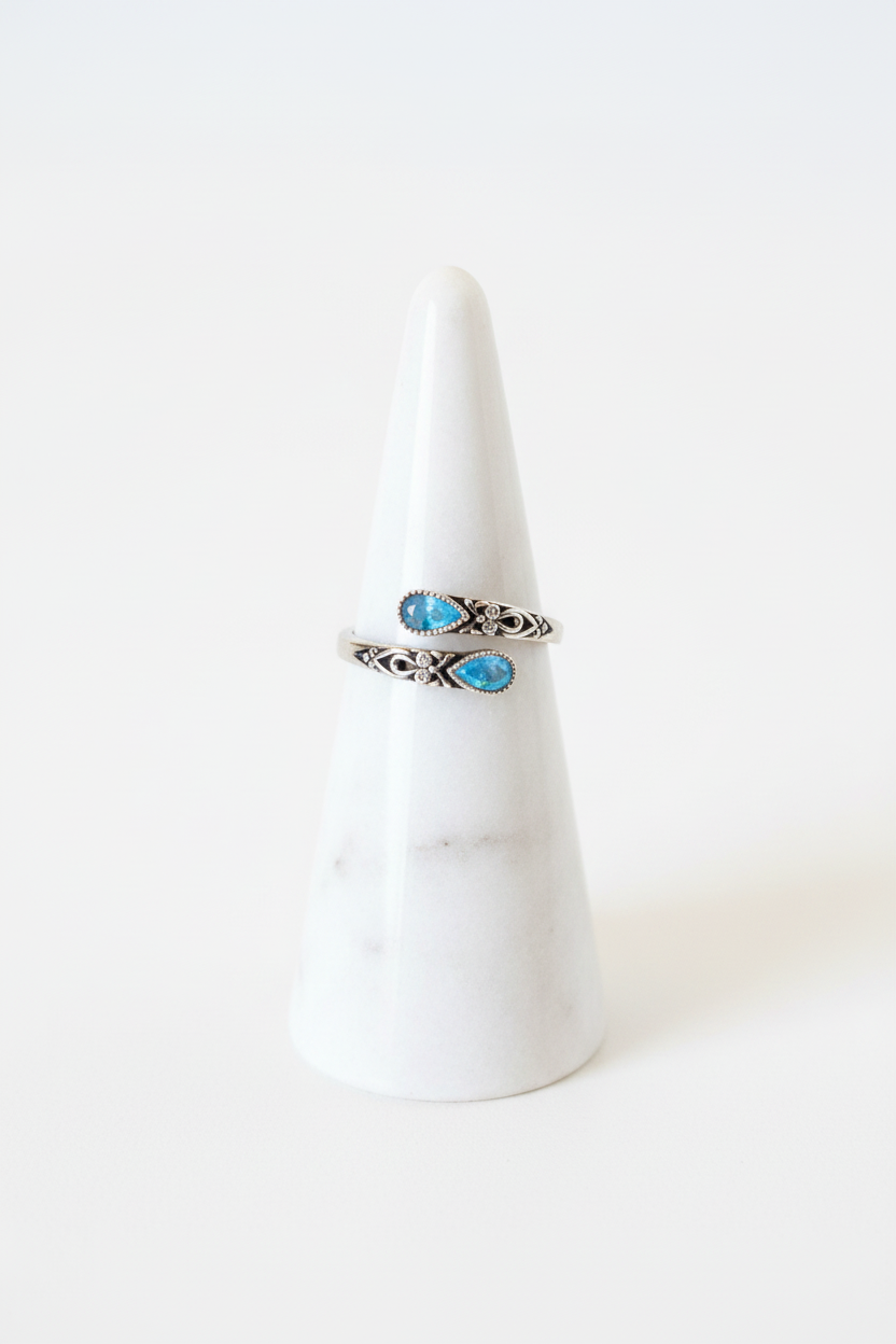 Bague acier inoxydable argenté avec ocydes de zirconium teintés bleu ajustable