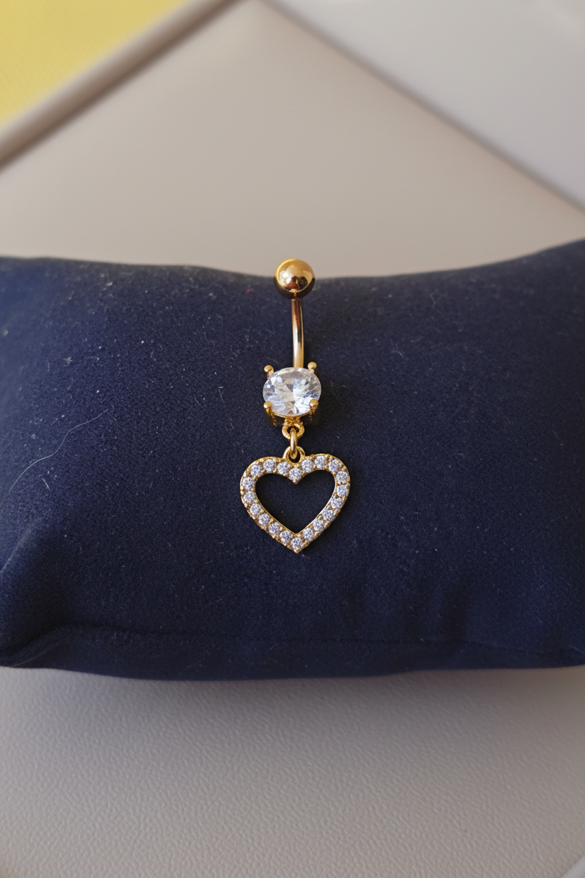 Piercing nombril acier inoxydable motif coeur et oxydes de zirconium blancs