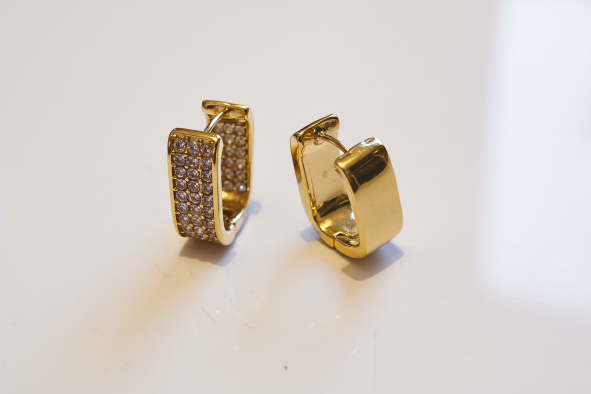 Boucles d'oreilles acier inoxydable avec strass. dorées
