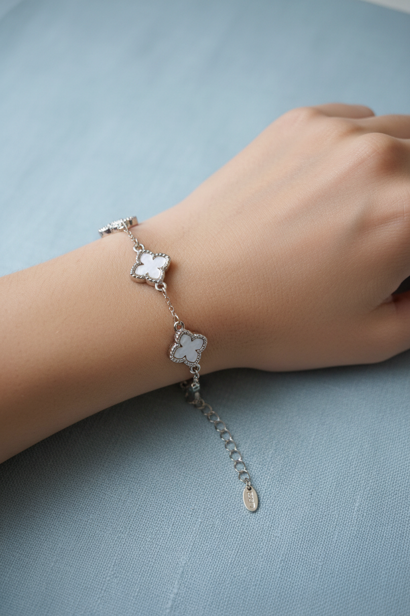 Bracelet acier inoxydable avec trefle blanc nacré
