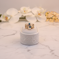Bague multi rangs acier inoxydable avec oxydes de zirconium teintés bleu et blanc ajustable. Livré sans la boite
