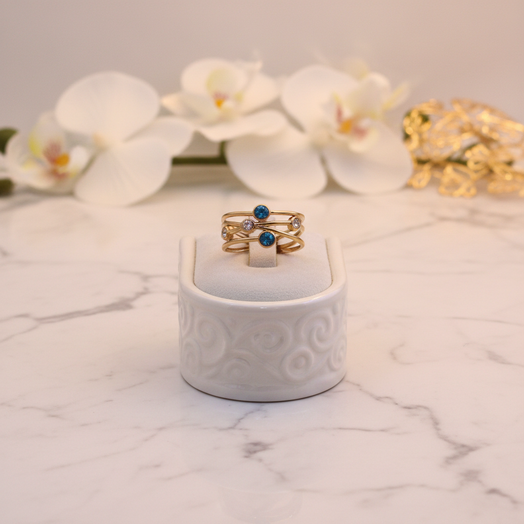 Bague multi rangs acier inoxydable avec oxydes de zirconium teintés bleu et blanc ajustable. Livré sans la boite