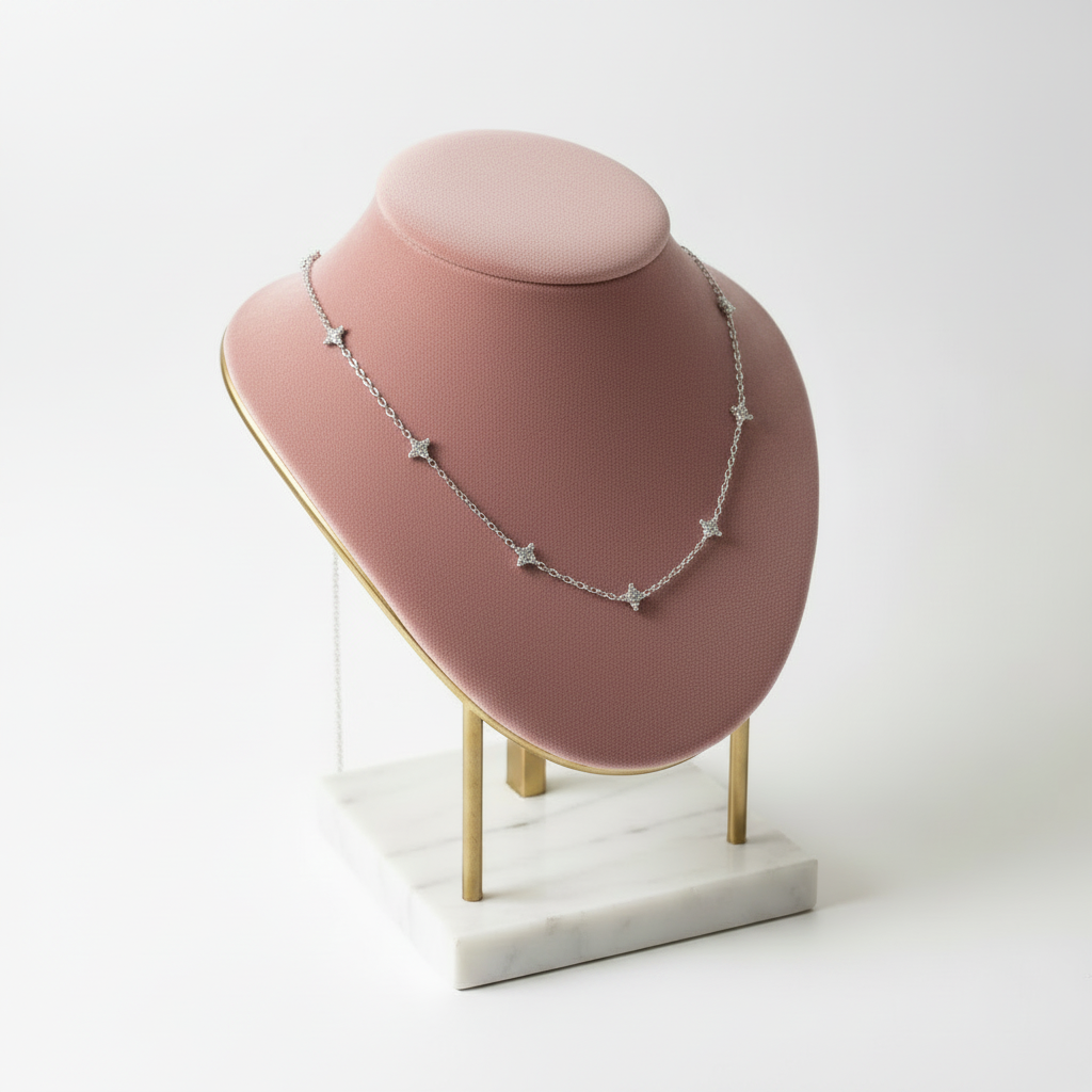 collier acier inoxydable avec petits motifs ajustable 45 cms de longueur ajustable